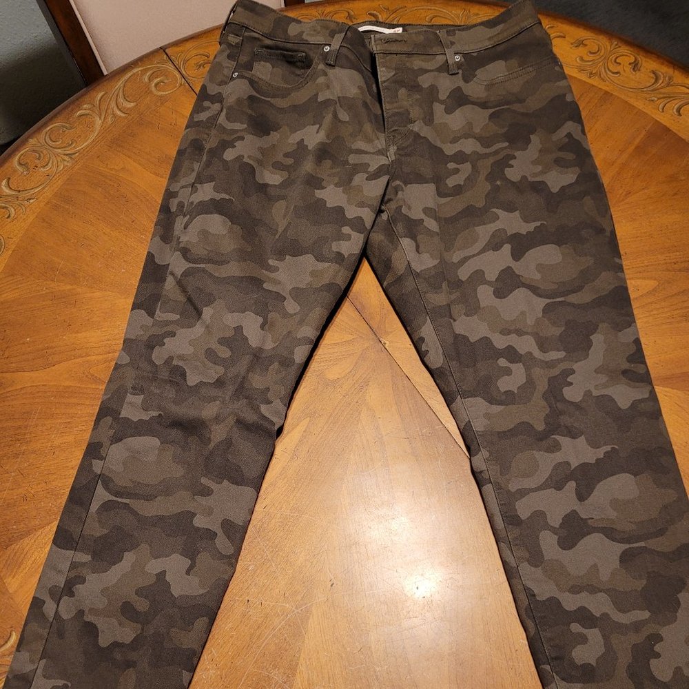 Camouflage Levi's-Size 18W